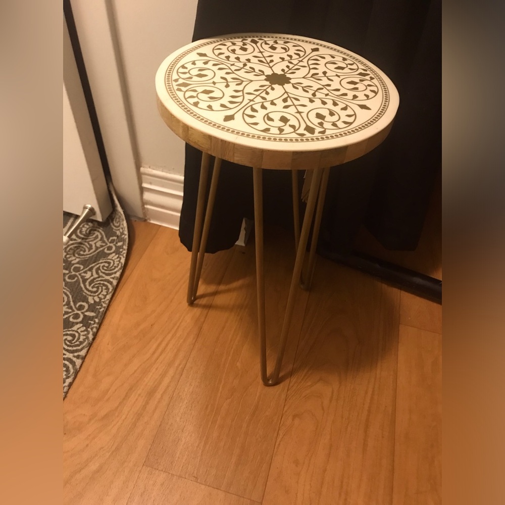 Mini table/ plant holder table